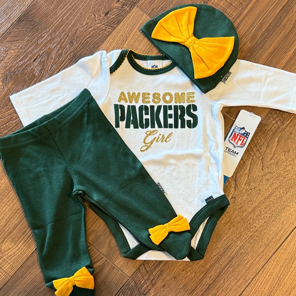 Get ready for football! Green Bay Packers 0-3 months 3 piece outfit